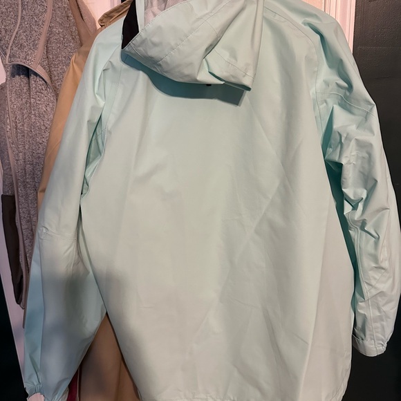 LL Bean aqua women’s rain jacket with hood size large - Picture 3 of 3